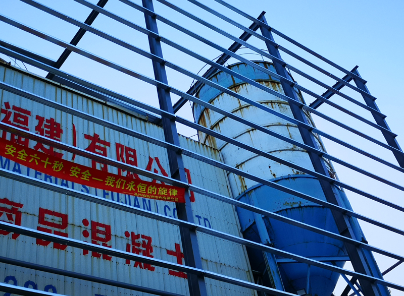 宁德钢结构搅拌站封装 搅拌楼彩钢板包装4.jpg